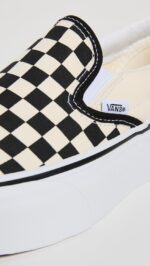 Vans Unisex-Adult Classic Slip on - Image 5